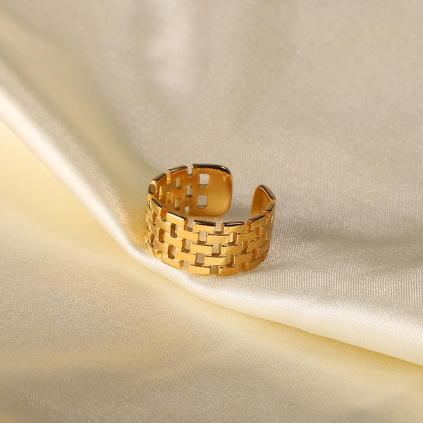 Luxe ring